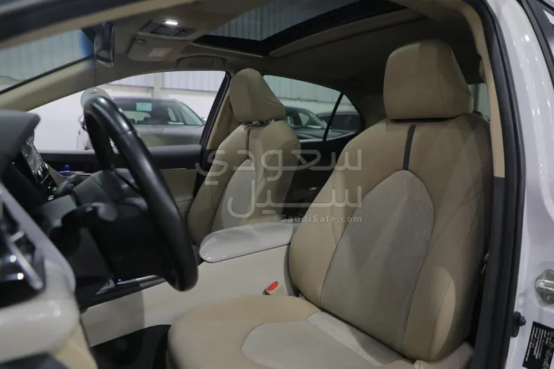 2024 تويوتا كامري جي ال اي