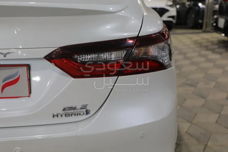 2024 تويوتا كامري جي ال اي