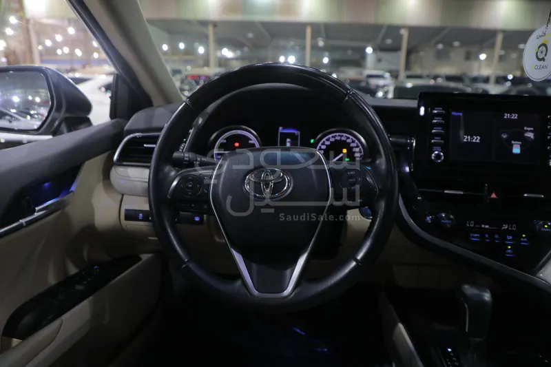 2024 تويوتا كامري جي ال اي