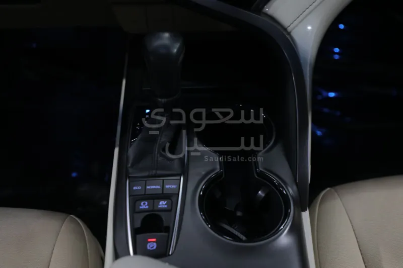 2024 تويوتا كامري جي ال اي