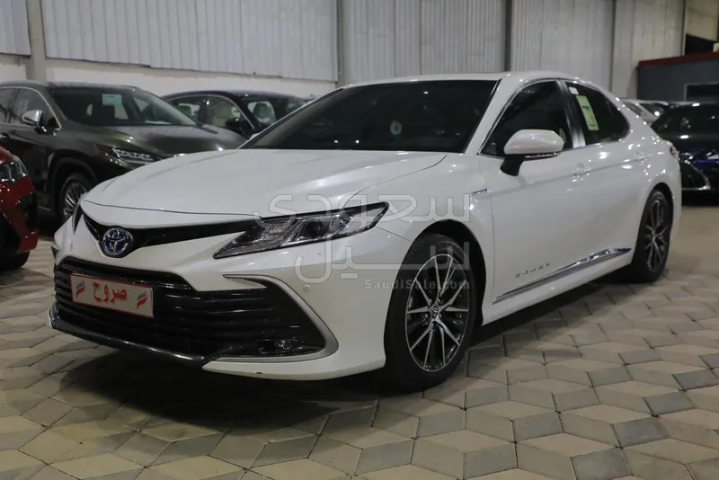 2024 تويوتا كامري جي ال اي