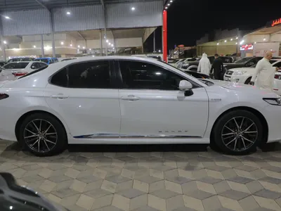 2024 تويوتا كامري جي ال اي