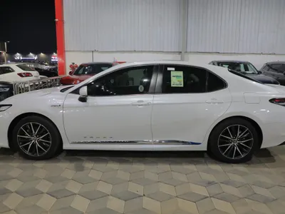 2024 تويوتا كامري جي ال اي