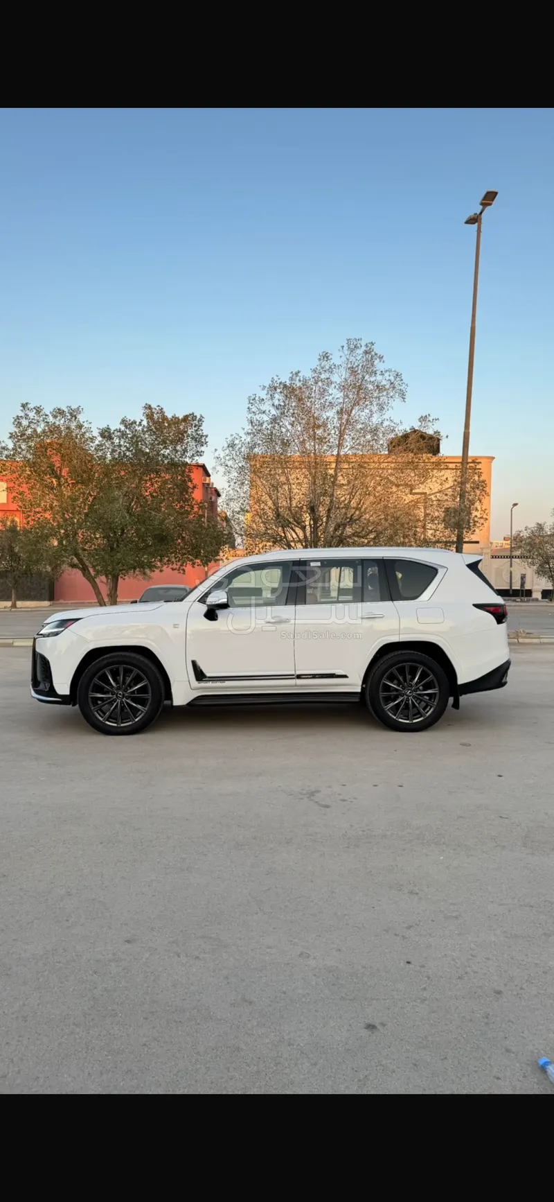 2023 لكزس إل إكس 600