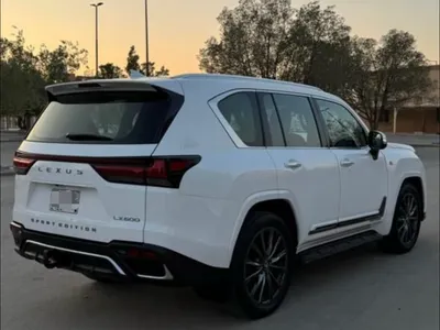 2023 لكزس إل إكس 600