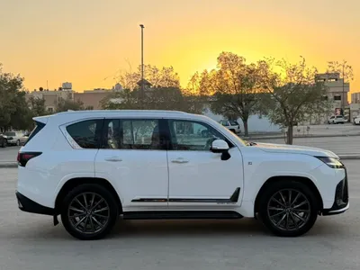 2023 لكزس إل إكس 600