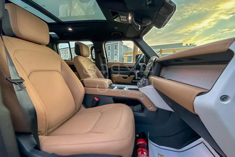 2026 لاند روفر ديفيندر اس اي