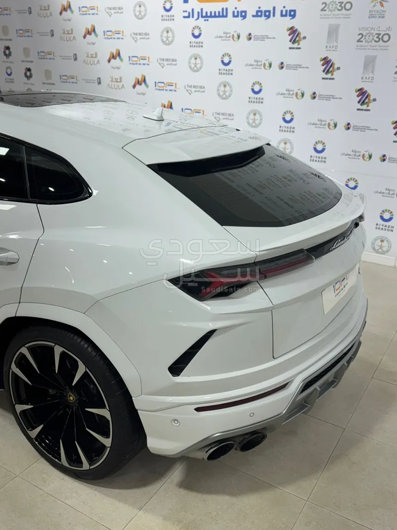 2021 لمبرجيني اوروس