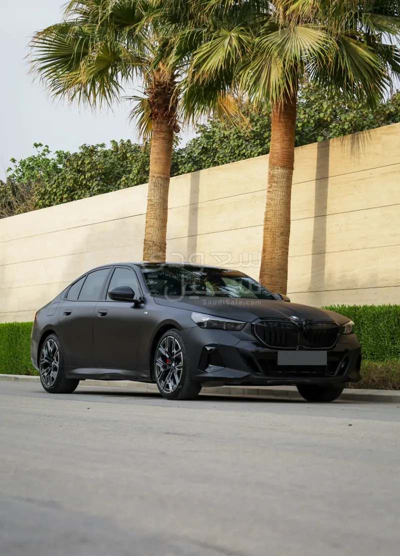 2024 بي ام دبليو الفئة الخامسة 520 أي إم كت