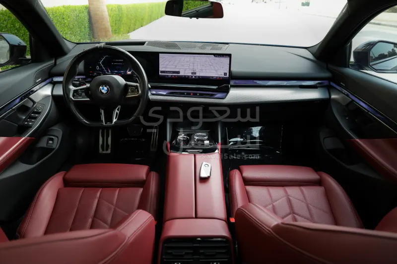 2024 بي ام دبليو الفئة الخامسة 520 أي إم كت