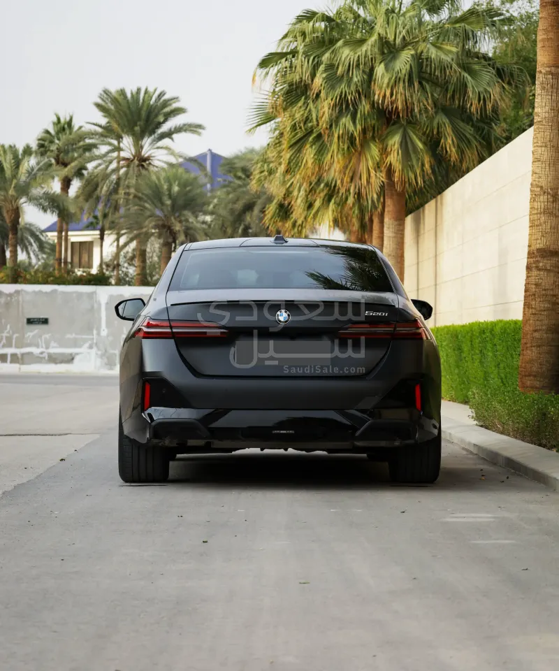 2024 بي ام دبليو الفئة الخامسة 520 أي إم كت