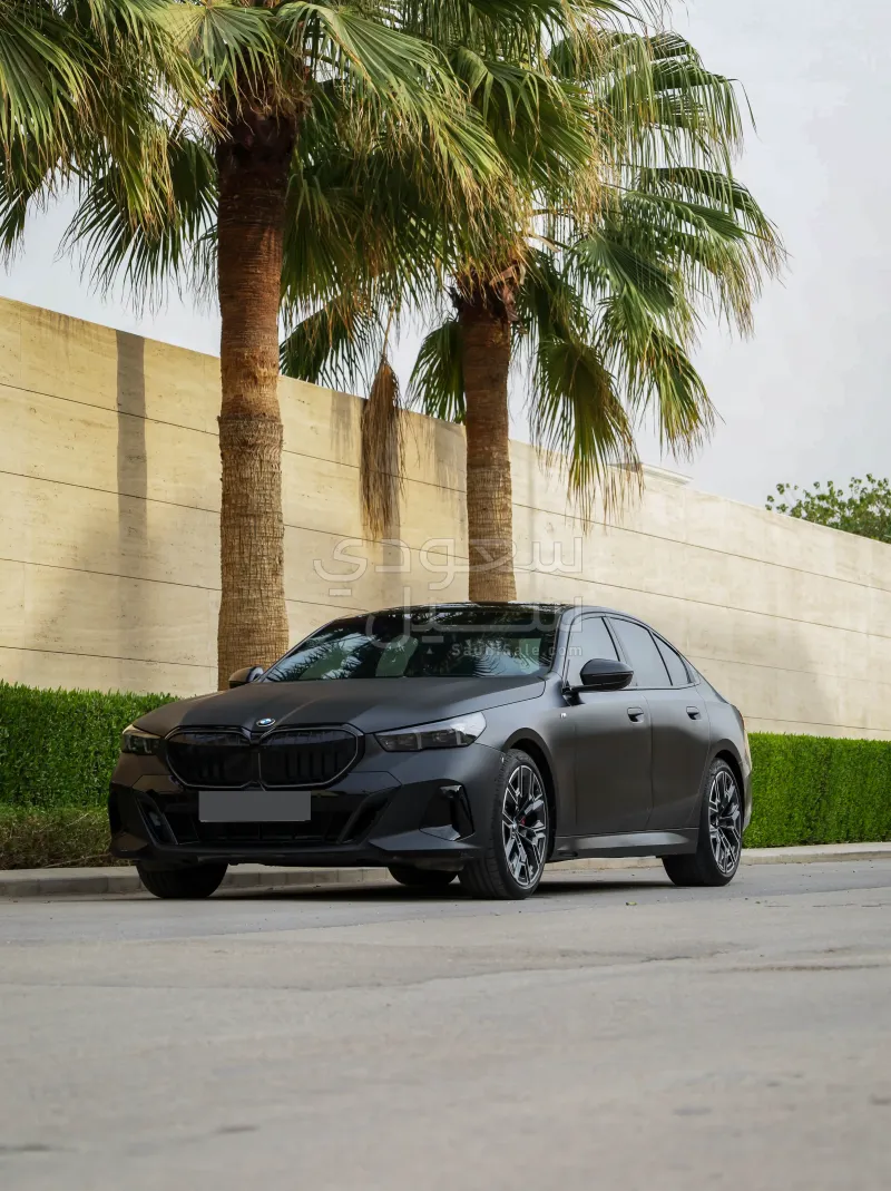 2024 بي ام دبليو الفئة الخامسة 520 أي إم كت