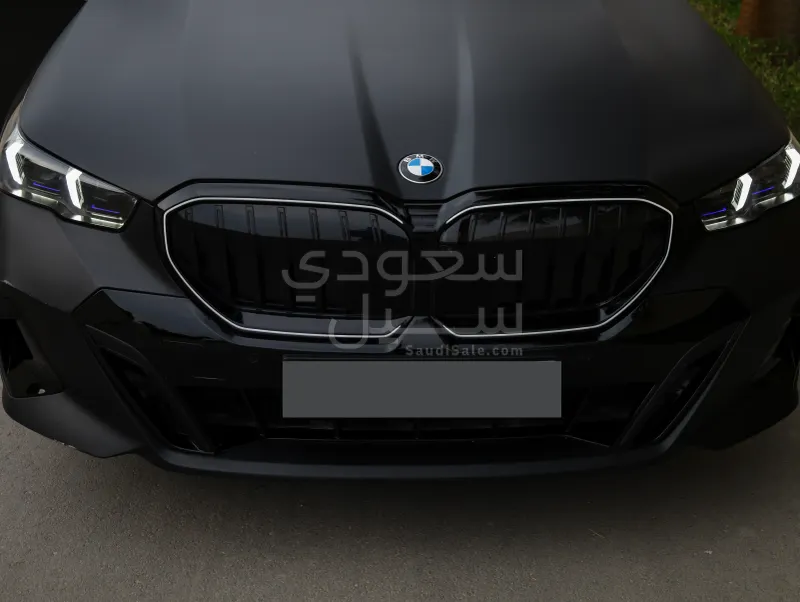 2024 بي ام دبليو الفئة الخامسة 520 أي إم كت