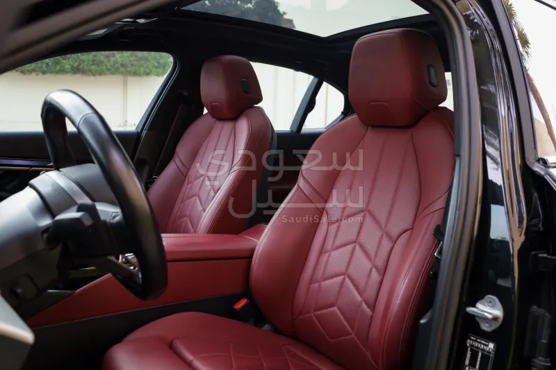 2024 بي ام دبليو الفئة الخامسة 520 أي إم كت