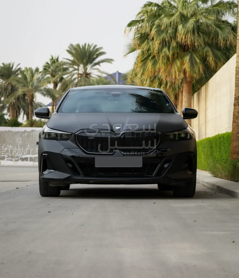 2024 بي ام دبليو الفئة الخامسة 520 أي إم كت