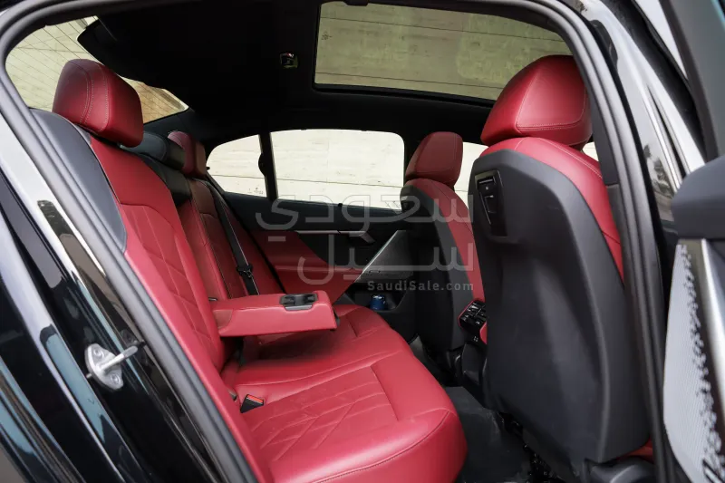 2024 بي ام دبليو الفئة الخامسة 520 أي إم كت