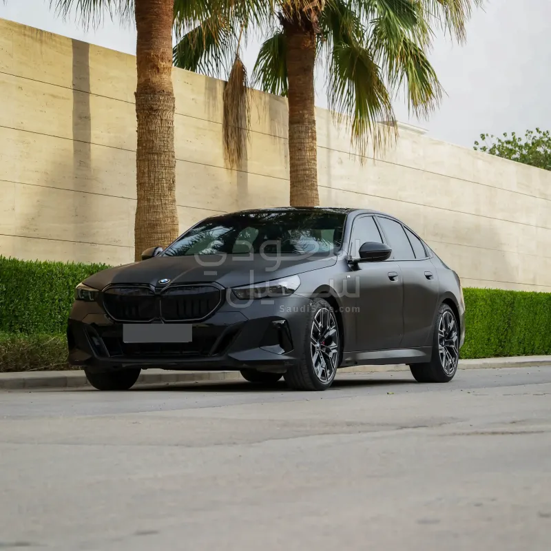 2024 بي ام دبليو الفئة الخامسة 520 أي إم كت