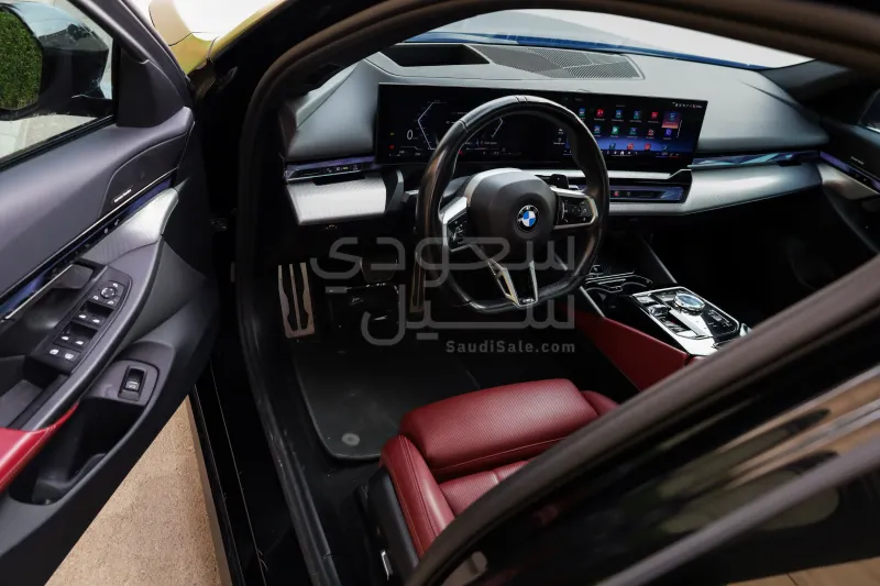 2024 بي ام دبليو الفئة الخامسة 520 أي إم كت