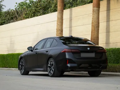 2024 بي ام دبليو الفئة الخامسة 520 أي إم كت