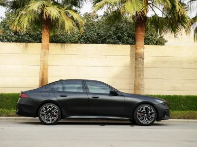 2024 بي ام دبليو الفئة الخامسة 520 أي إم كت