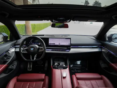 2024 بي ام دبليو الفئة الخامسة 520 أي إم كت