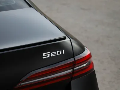 2024 بي ام دبليو الفئة الخامسة 520 أي إم كت