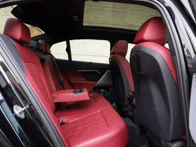 2024 بي ام دبليو الفئة الخامسة 520 أي إم كت