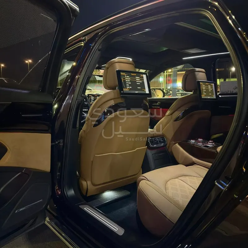 2015 اودي اي 8 ال 50 تي اف اس اي