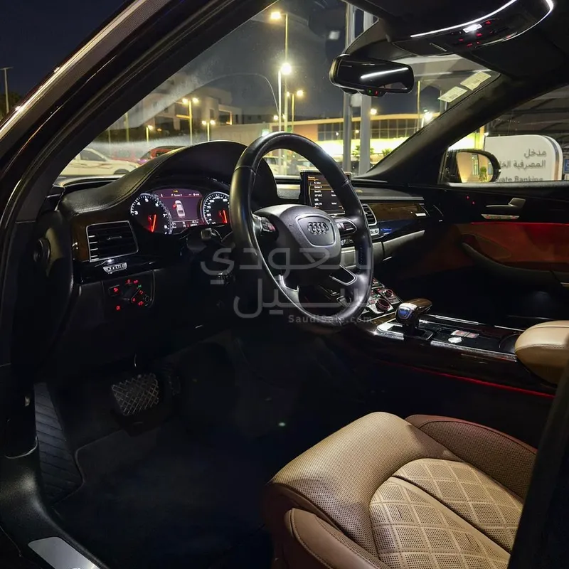 2015 اودي اي 8 ال 50 تي اف اس اي