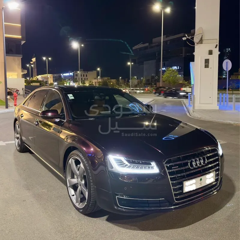 2015 اودي اي 8 ال 50 تي اف اس اي