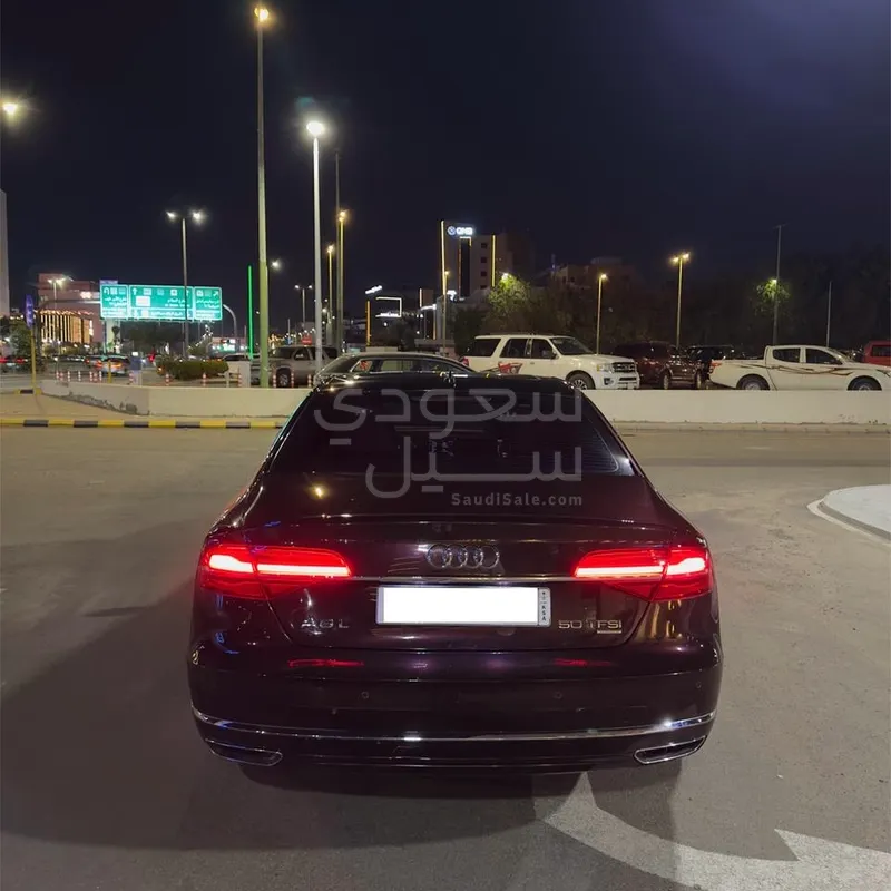 2015 اودي اي 8 ال 50 تي اف اس اي