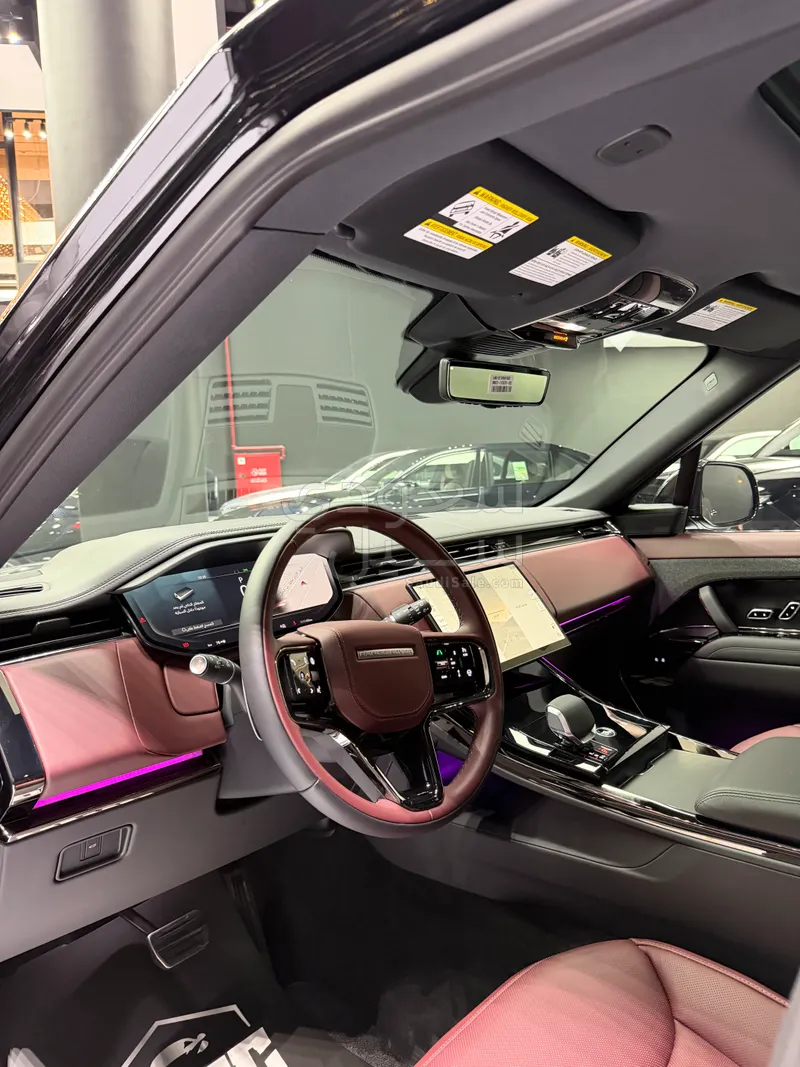 2025 لاند روفر رينج روفر سبورت اتش اس اي