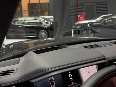 2025 لاند روفر رينج روفر سبورت اتش اس اي