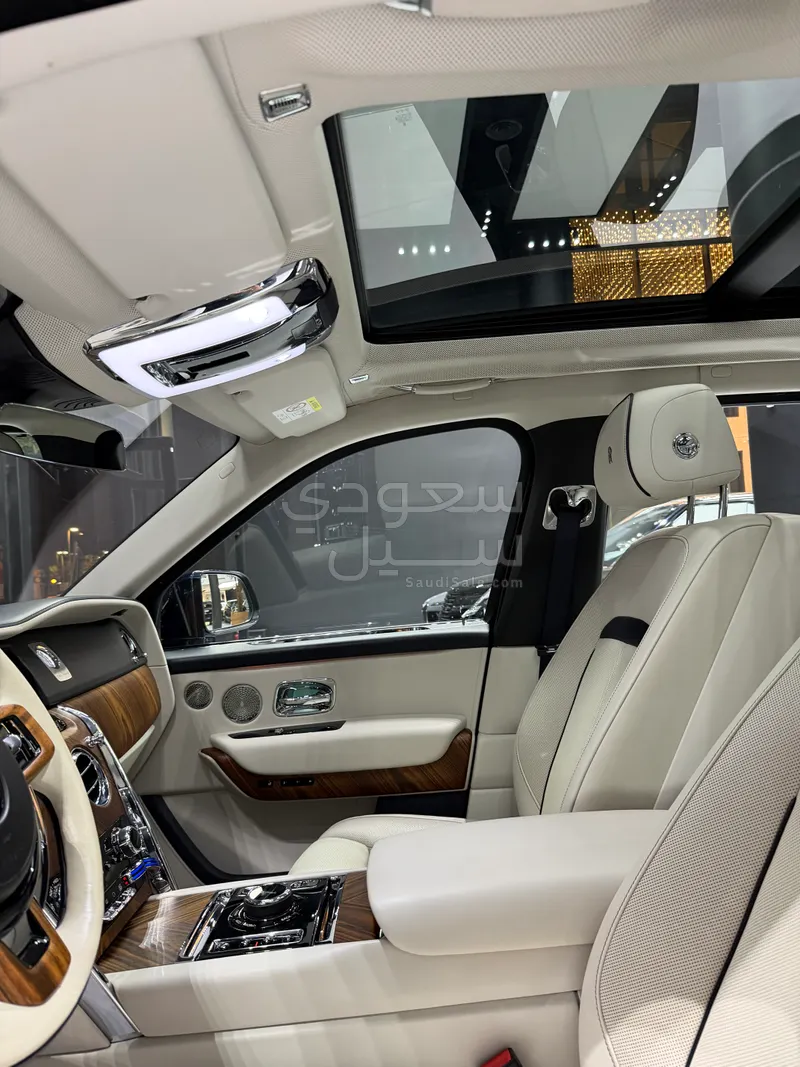 2020 رولز رويس كولينان سلفر بادج