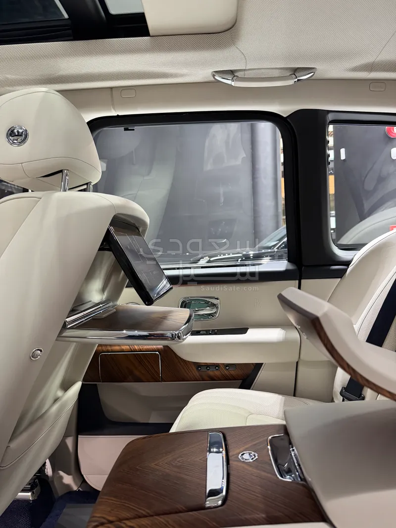 2020 رولز رويس كولينان سلفر بادج