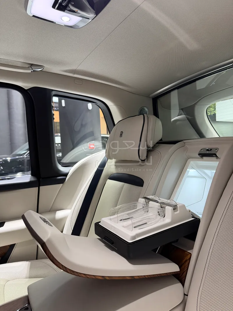 2020 رولز رويس كولينان سلفر بادج