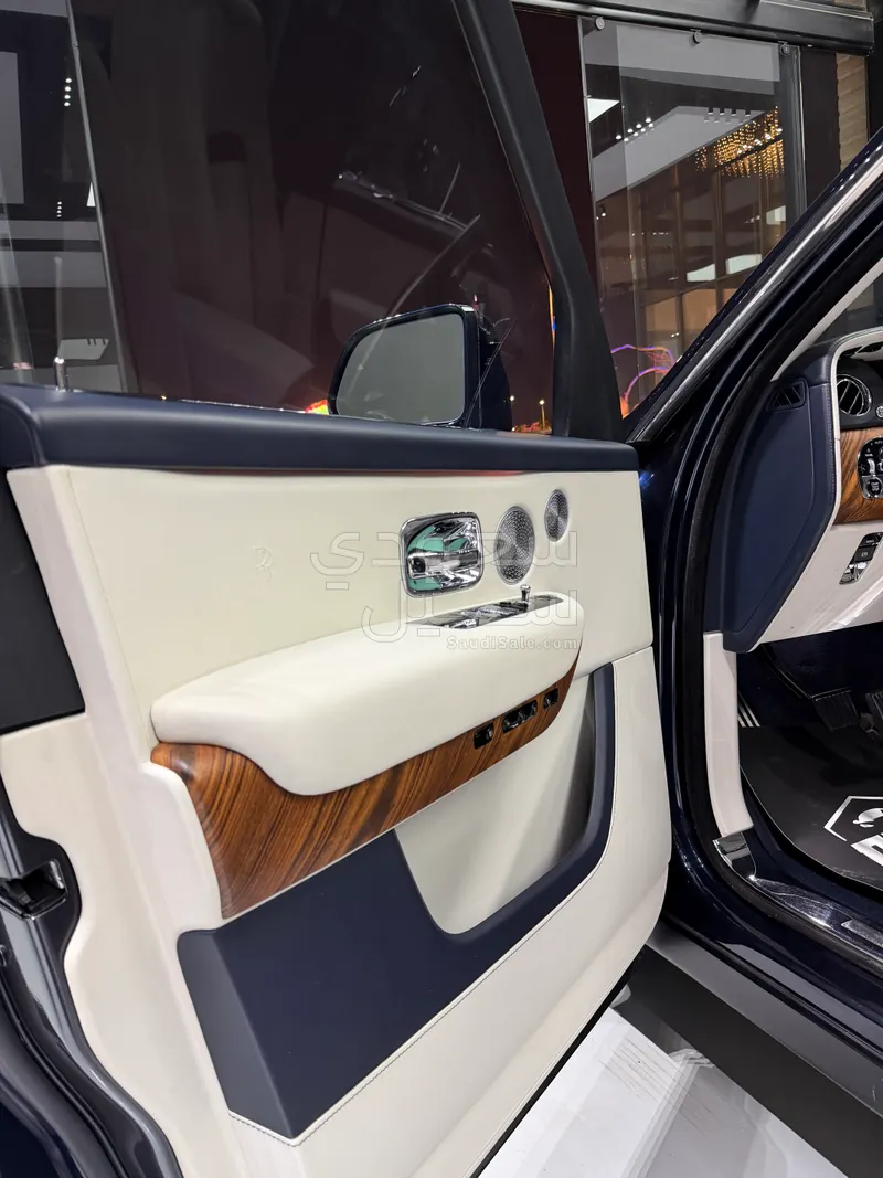 2020 رولز رويس كولينان سلفر بادج