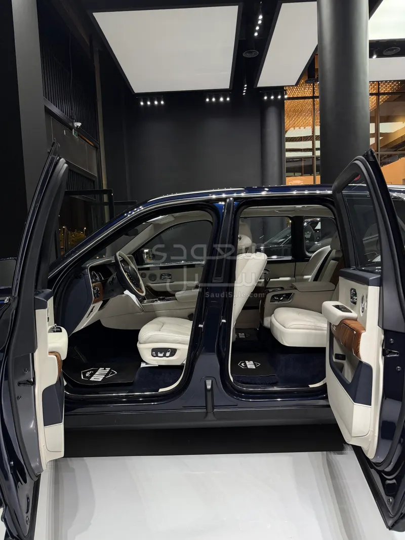 2020 رولز رويس كولينان سلفر بادج