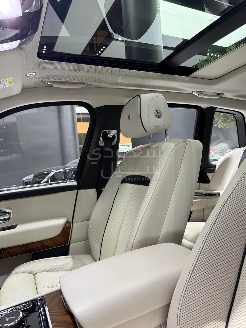 2020 رولز رويس كولينان سلفر بادج