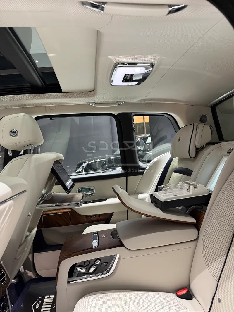 2020 رولز رويس كولينان سلفر بادج