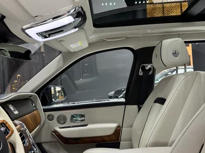 2020 رولز رويس كولينان سلفر بادج