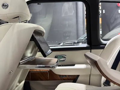 2020 رولز رويس كولينان سلفر بادج