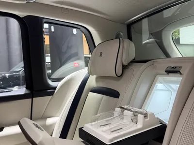 2020 رولز رويس كولينان سلفر بادج