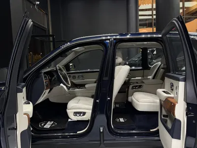 2020 رولز رويس كولينان سلفر بادج