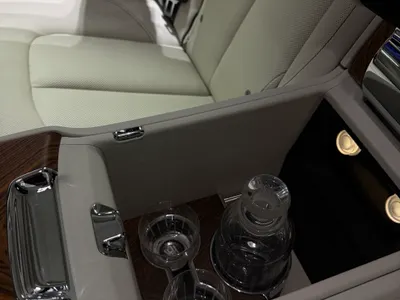 2020 رولز رويس كولينان سلفر بادج