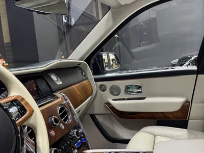 2020 رولز رويس كولينان سلفر بادج