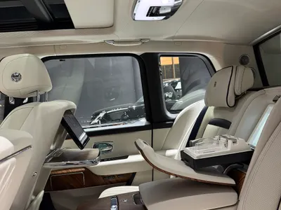 2020 رولز رويس كولينان سلفر بادج