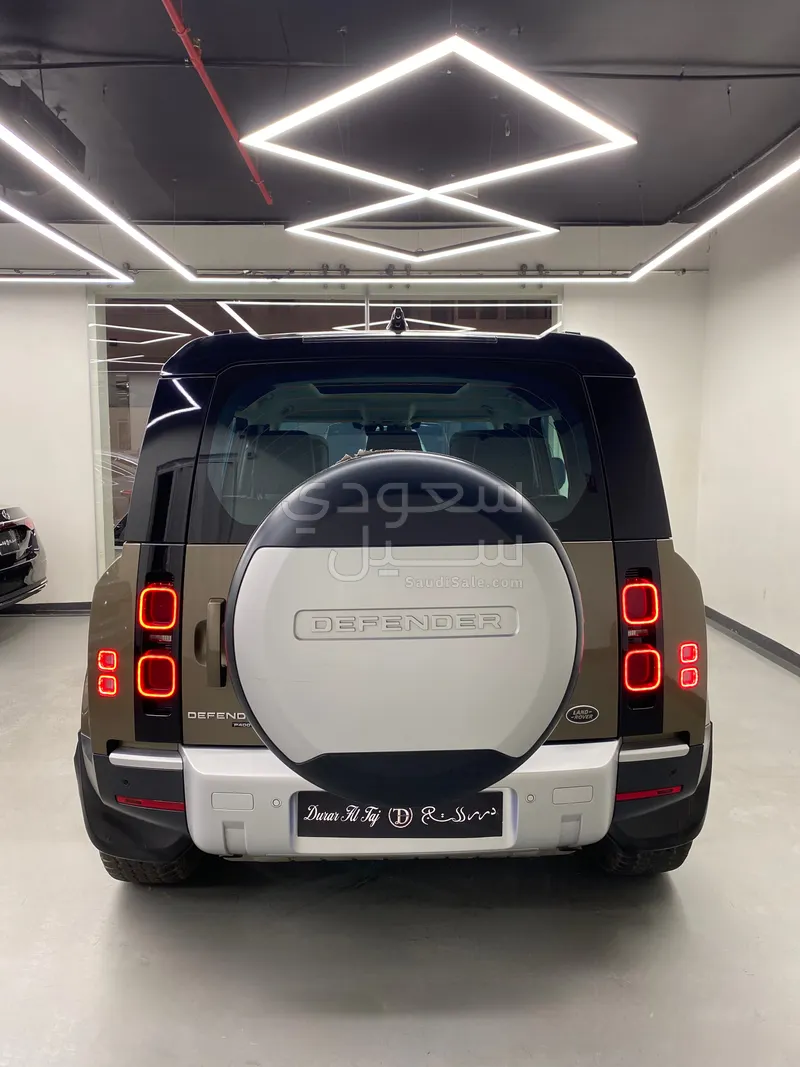 2020 لاند روفر ديفيندر 110
