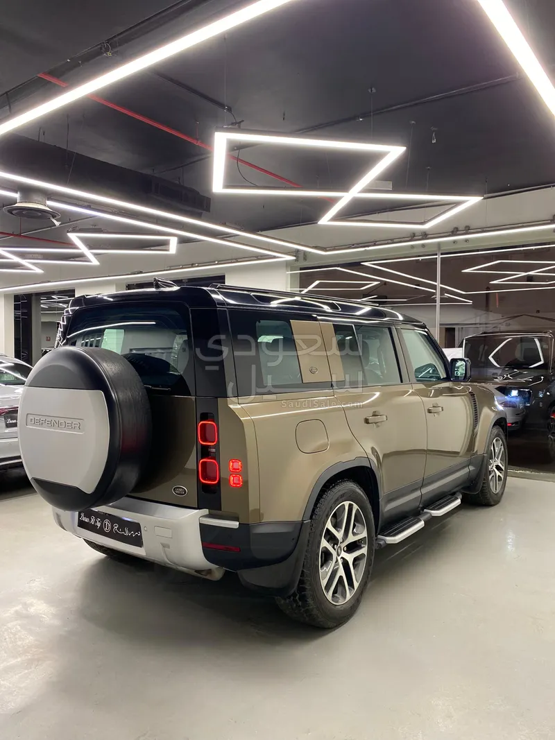 2020 لاند روفر ديفيندر 110