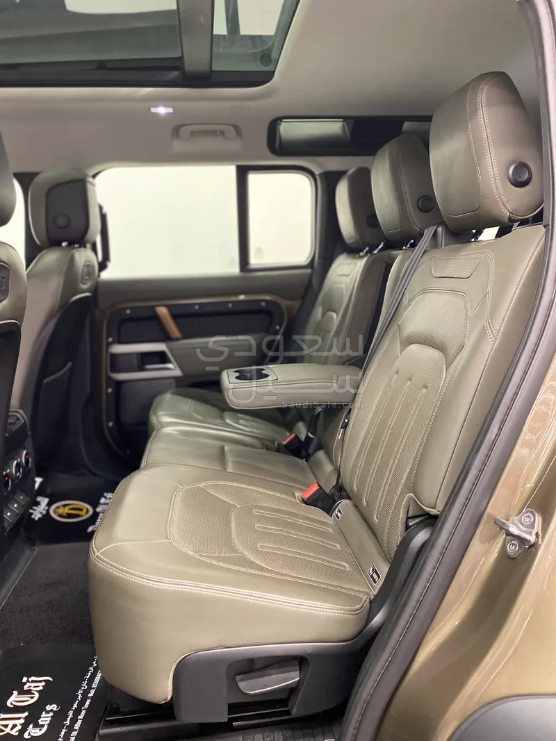 2020 لاند روفر ديفيندر 110